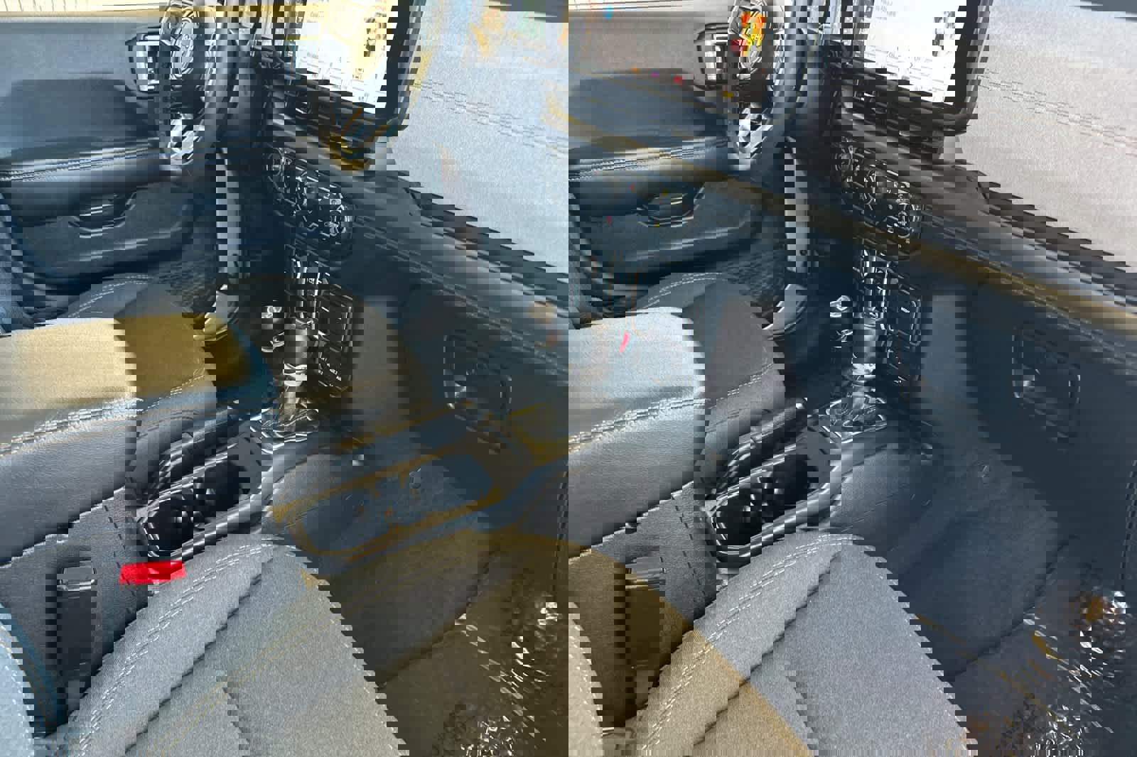 Used 2024 Jeep Wrangler Sahara image 15