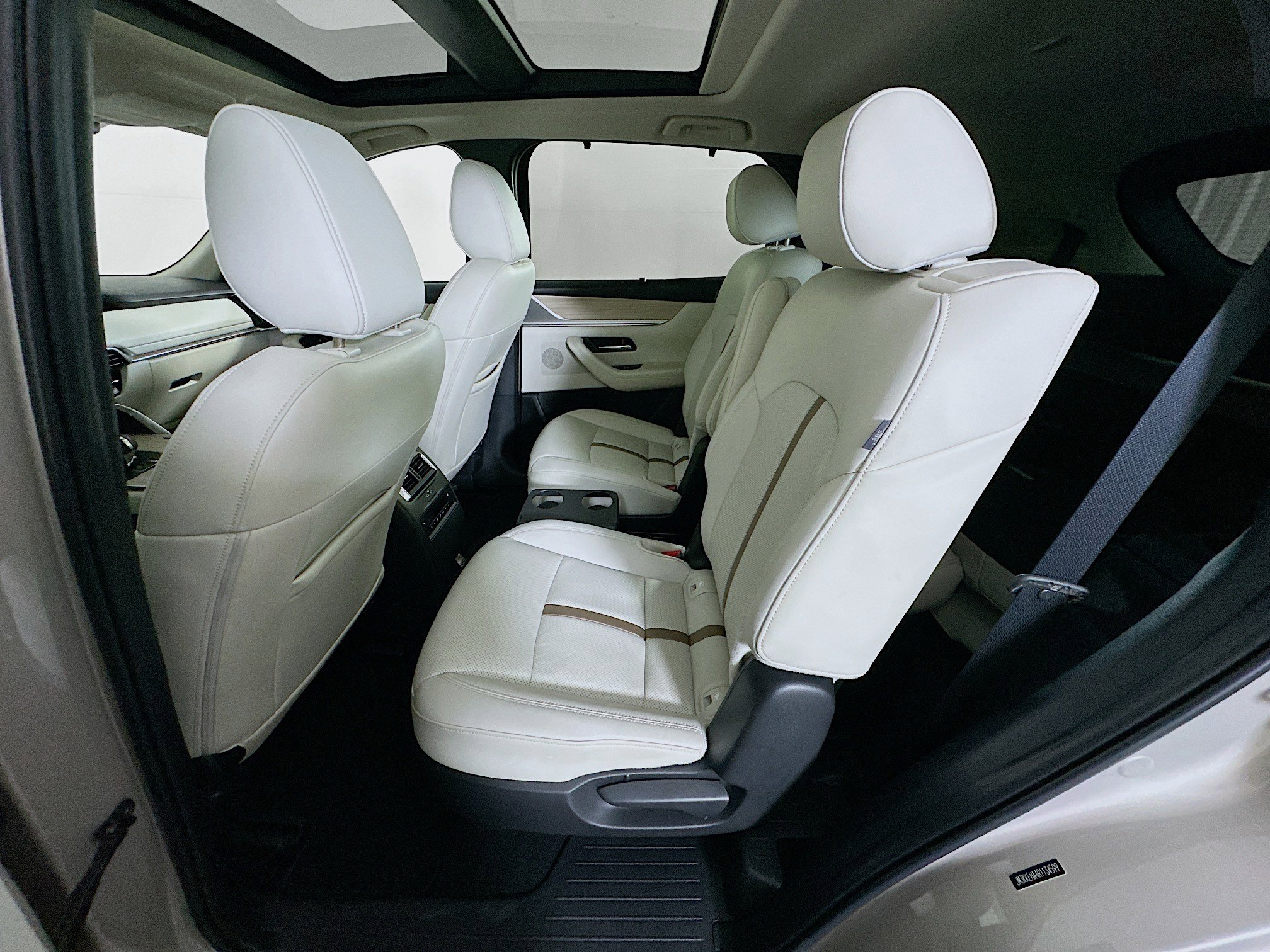 Used 2024 MAZDA CX-90 Plug-In Hybrid w/ Premium Plus image 30