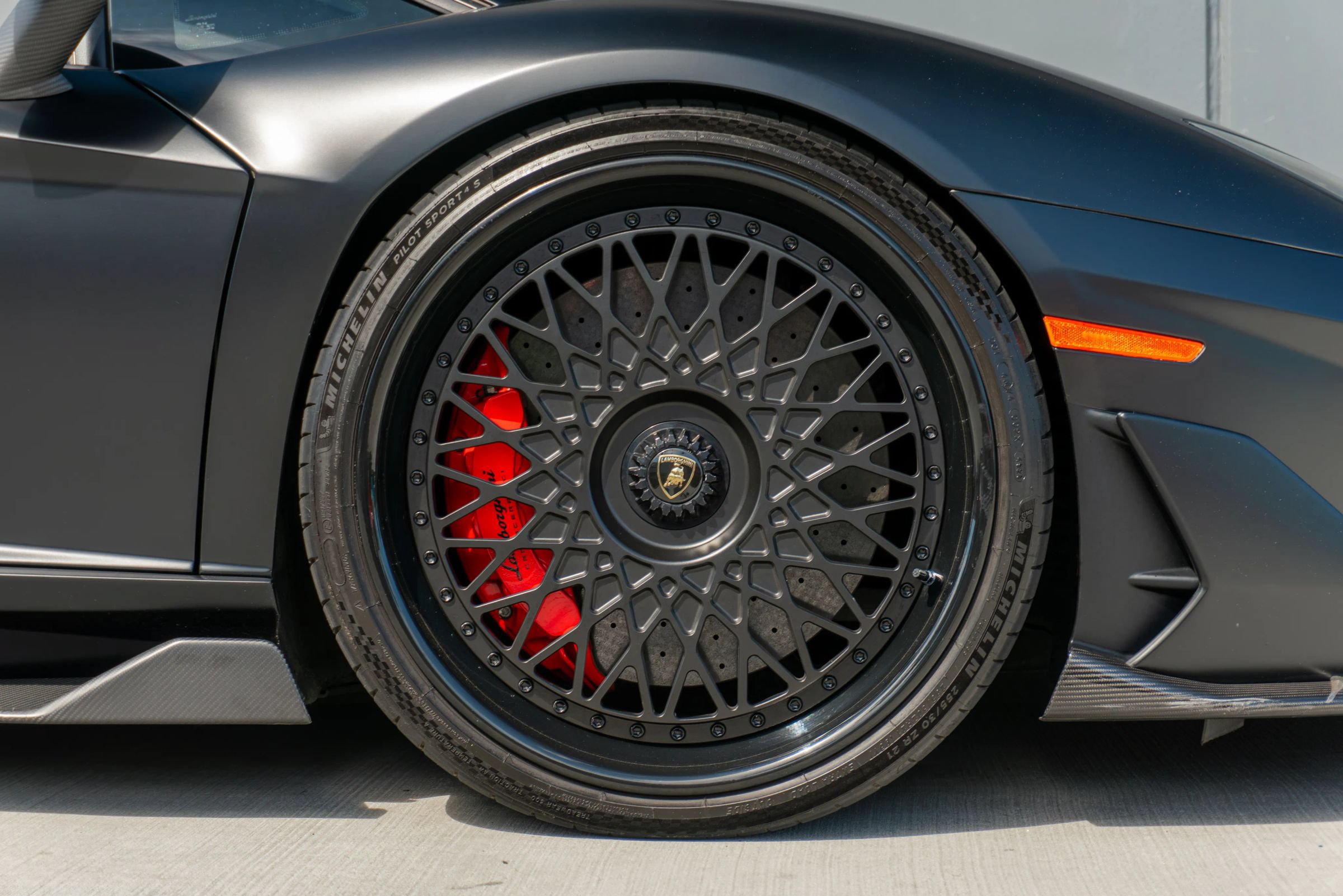 Used 2020 Lamborghini Aventador SVJ AWD/4WD image 44
