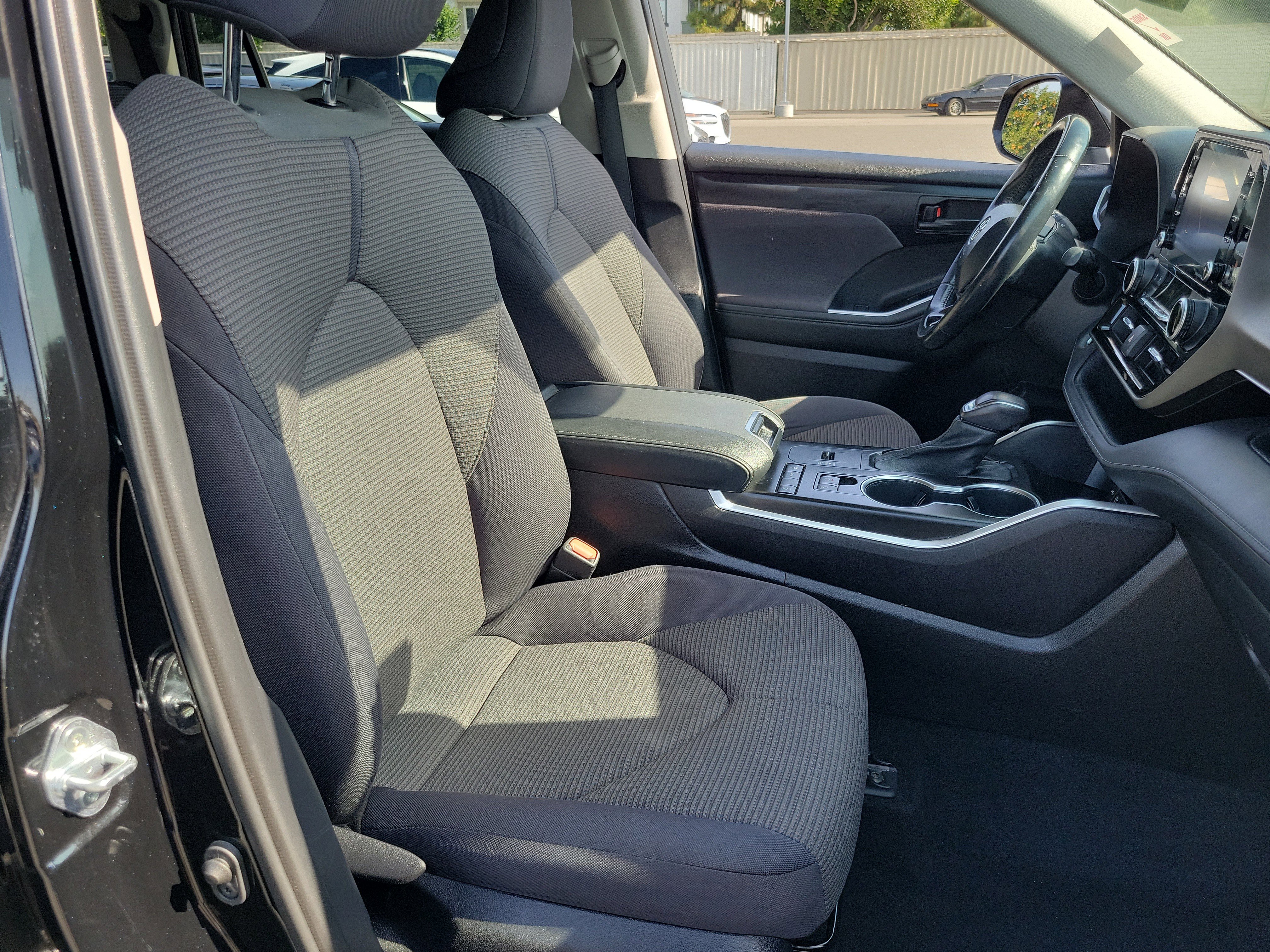 Used 2021 Toyota Highlander LE FWD image 19