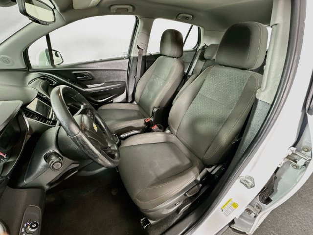 Used 2018 Chevrolet Trax LS FWD image 25
