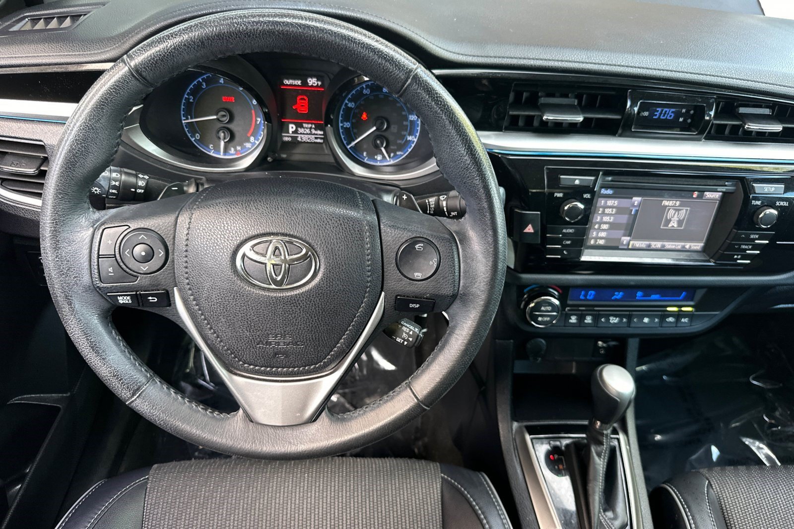 Used 2015 Toyota Corolla S FWD image 28
