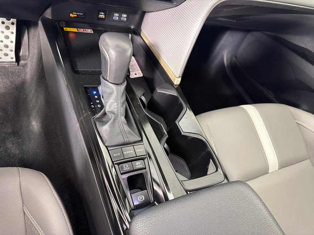 Used 2025 Toyota Camry SE FWD image 17