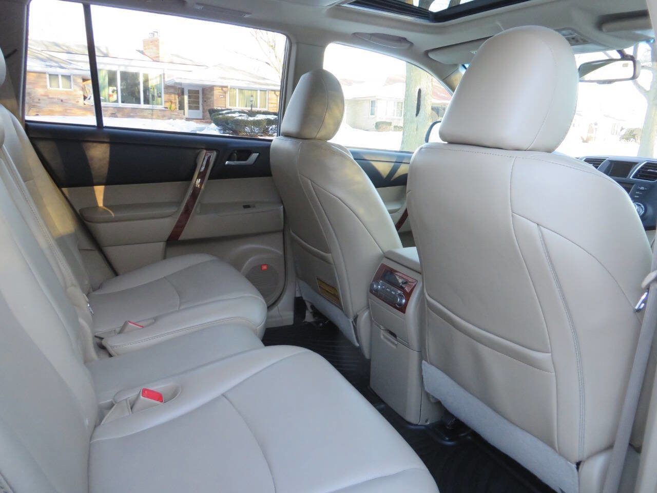 Used 2011 Toyota Highlander Limited w/ Tow Pkg image 15