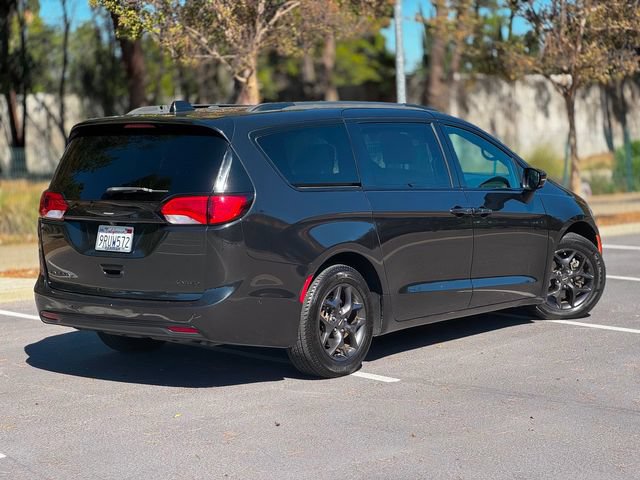 Used 2018 Chrysler Pacifica Limited w/ Advanced Safetytec Group FWD image 22