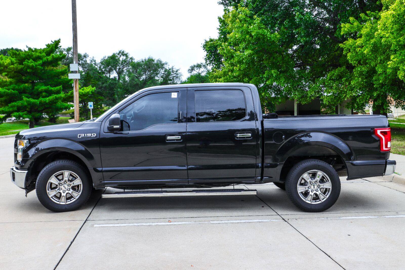Used 2015 Ford F150 XLT w/ Equipment Group 302A Luxury RWD image 4