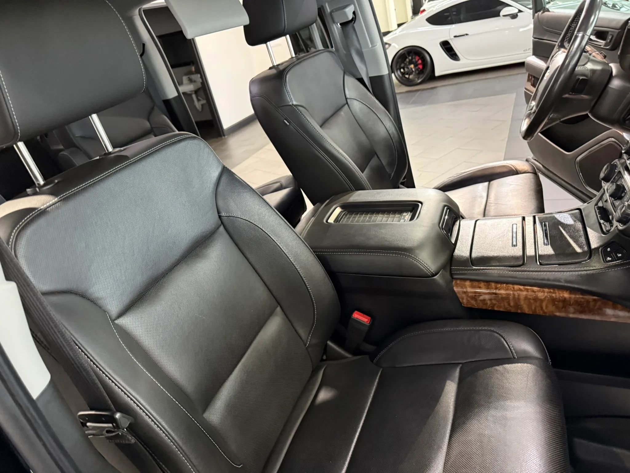 Used 2019 Chevrolet Suburban Premier image 10