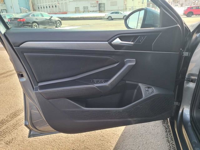 Used 2023 Volkswagen Jetta SE w/ Panoramic Sunroof Package image 15