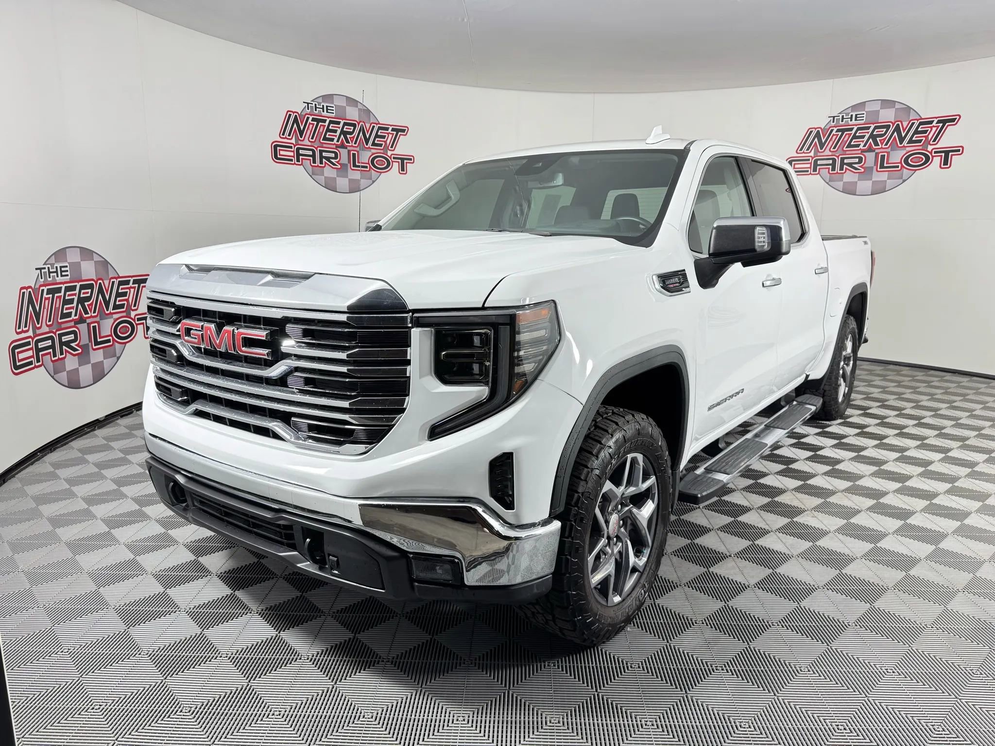 Used 2023 GMC Sierra 1500 SLT w/ SLT Premium Package image 3