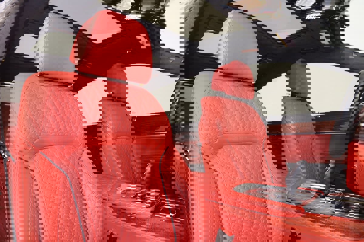 Used 2022 BMW ALPINA B7 xDrive w/ Luxury Rear Seating Package image 14