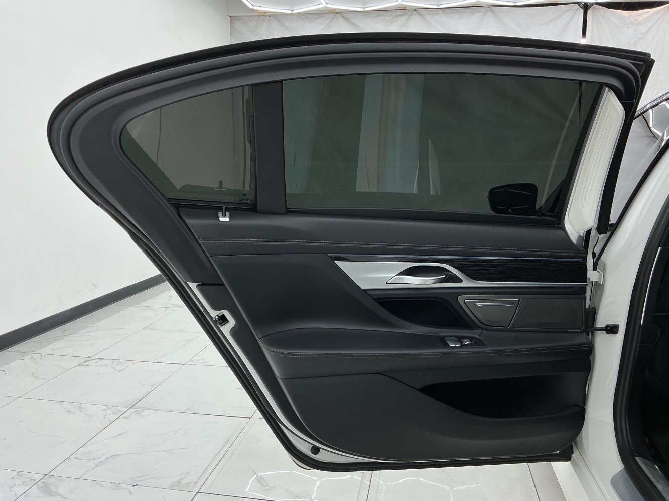Used 2018 BMW 750i RWD image 24