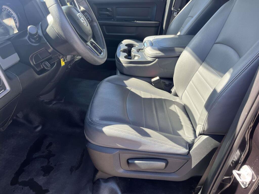 Used 2019 RAM 1500 Tradesman w/ Chrome Appearance Group RWD image 15