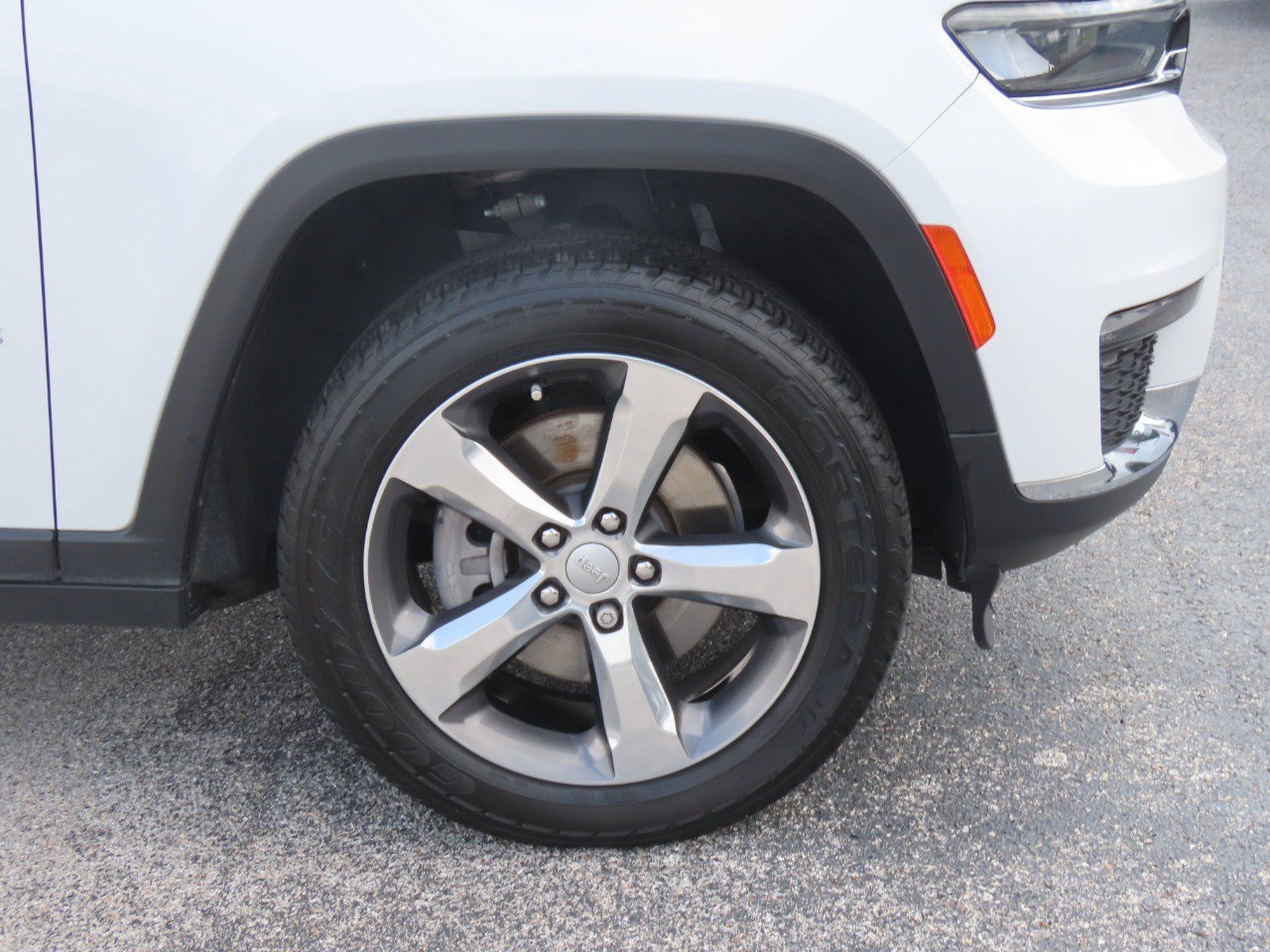 Used 2022 Jeep Grand Cherokee L Limited AWD/4WD image 9