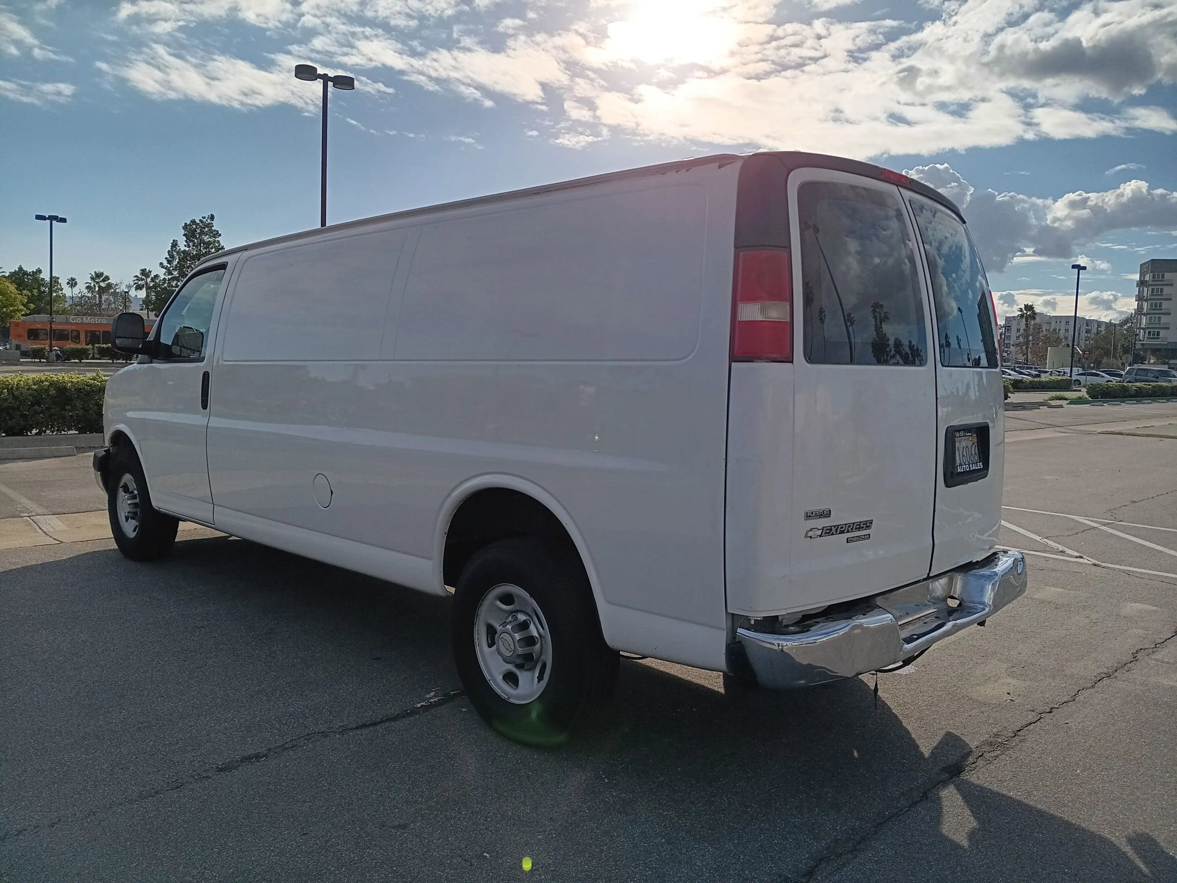 Used 2011 Chevrolet Express 2500 Extended Van 3D w/ Power Package image 7