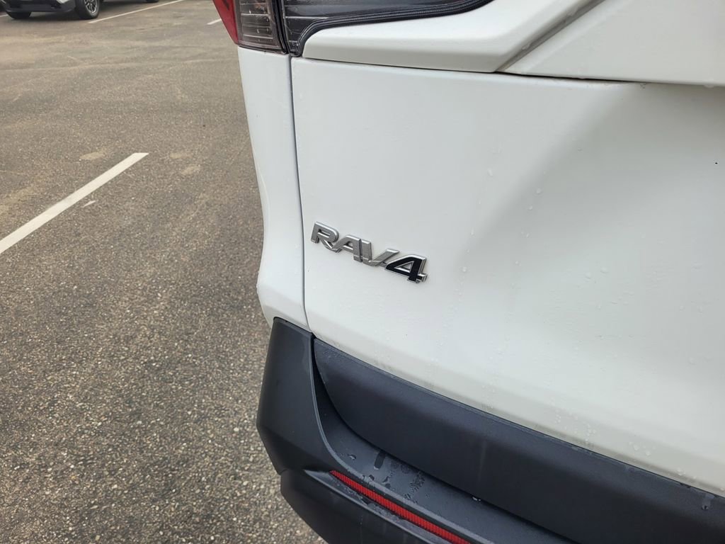 Used 2019 Toyota RAV4 XLE w/ Carpet Mat Package image 6