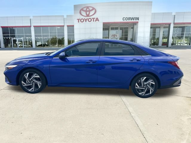 Used 2025 Hyundai Elantra SEL FWD image 2