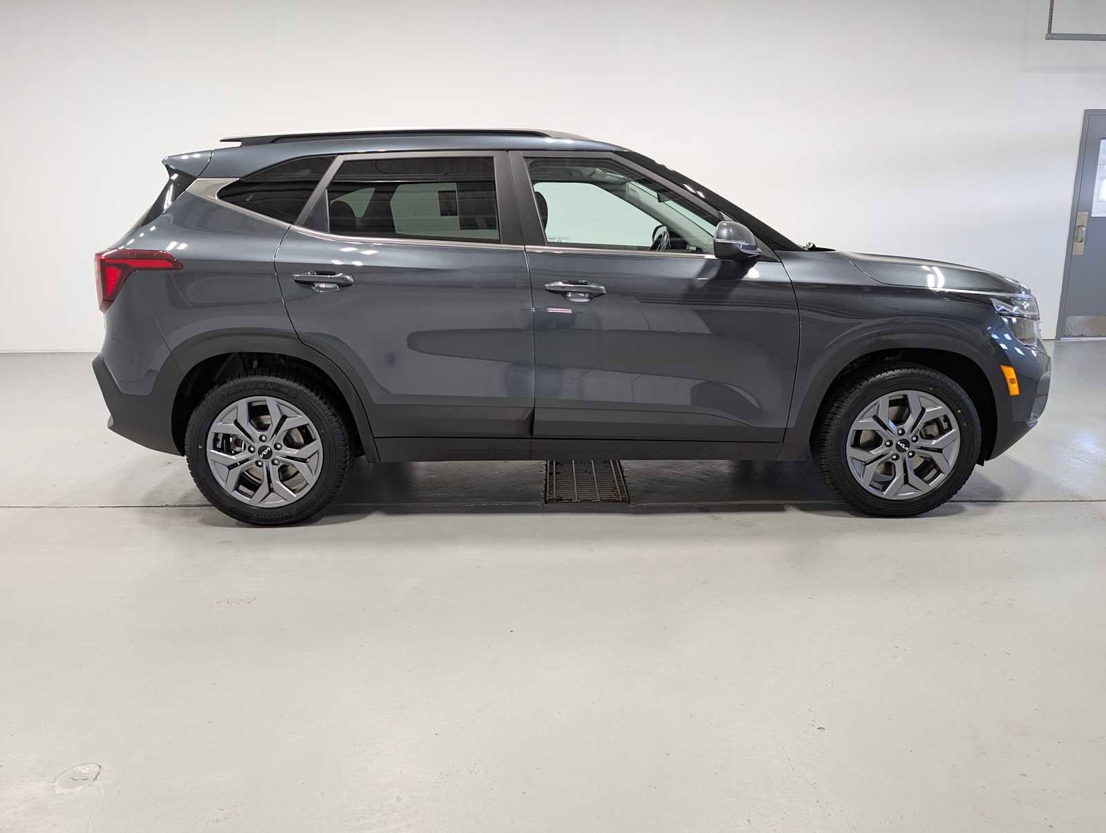 Used 2024 Kia Seltos S AWD/4WD image 7