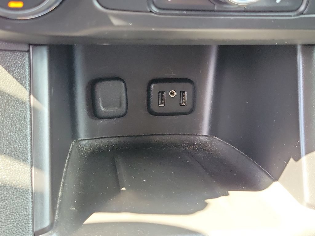 Used 2017 GMC Acadia SLE FWD image 25