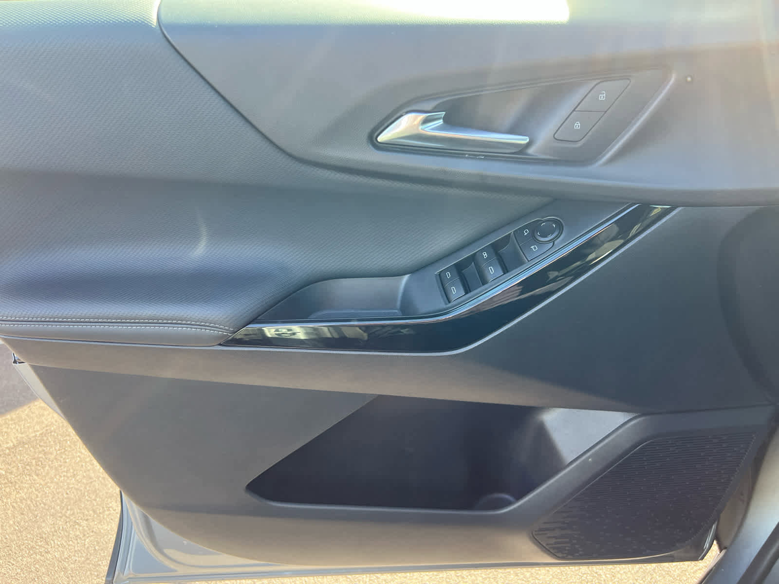 Used 2025 Chevrolet Equinox LT image 13