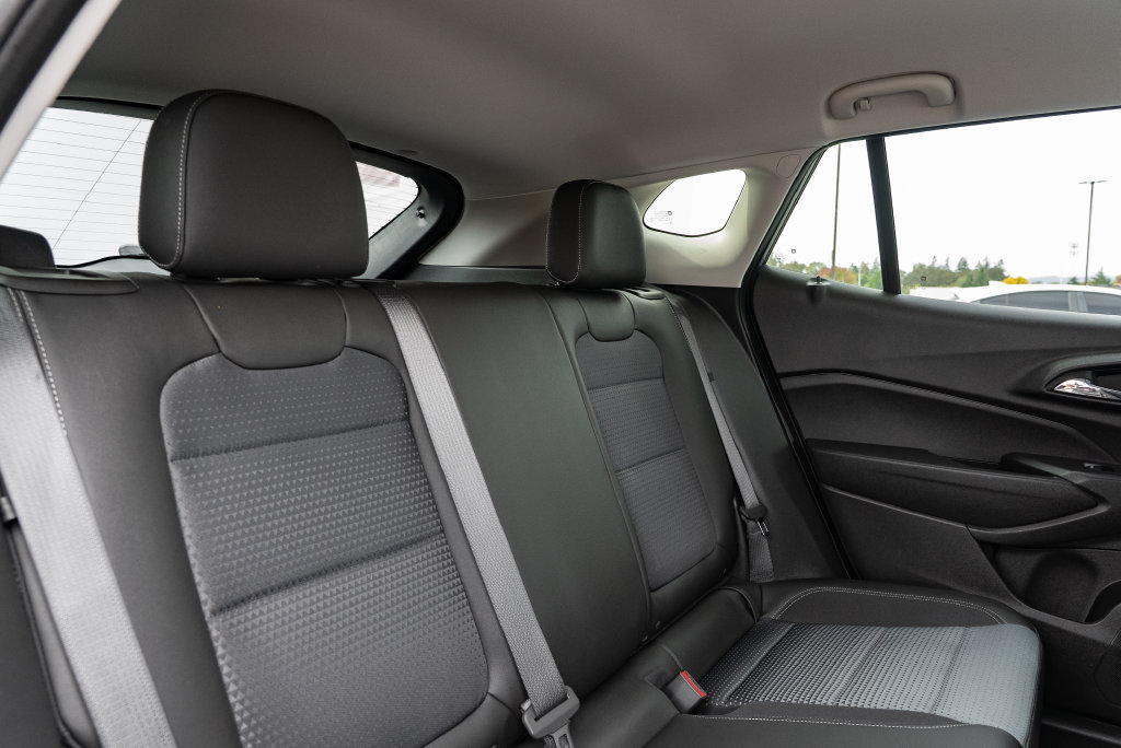 Used 2025 Chevrolet Trax LT FWD image 27