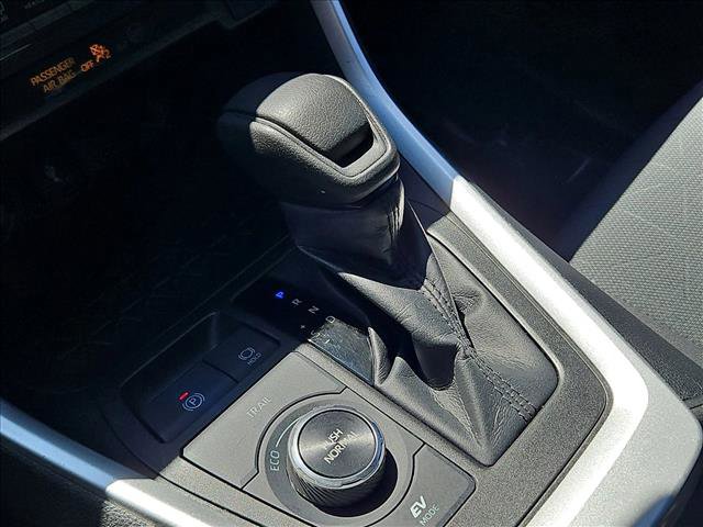 Used 2022 Toyota RAV4 XLE AWD/4WD image 12