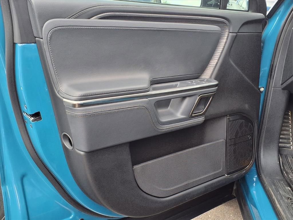 Used 2024 Rivian R1S Adventure AWD/4WD image 32