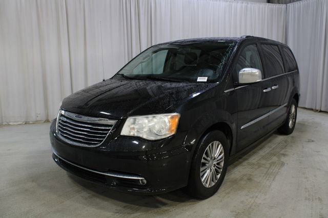 Used 2014 Chrysler Town & Country Touring-L w/ Driver Convenience Group image 31