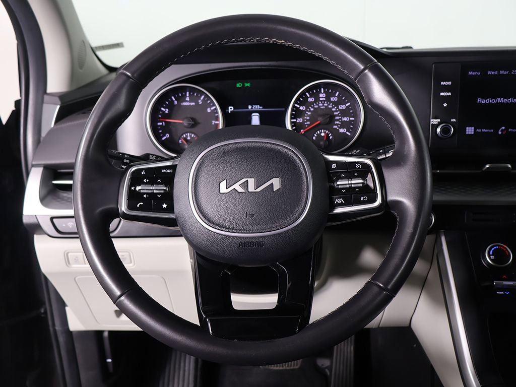 Used 2024 Kia Carnival LX FWD image 28