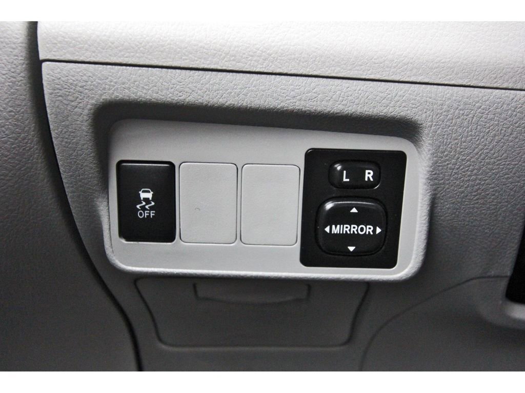 Used 2013 Toyota Corolla L image 19