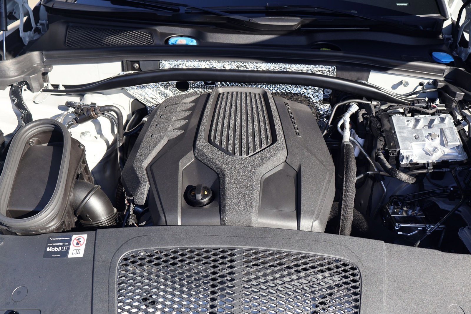 New 2026 Porsche Macan image 27