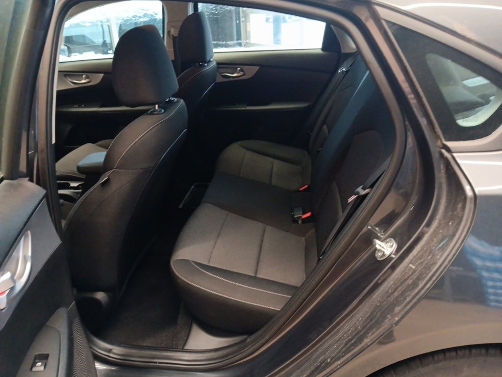 Used 2023 Kia Forte LXS image 17