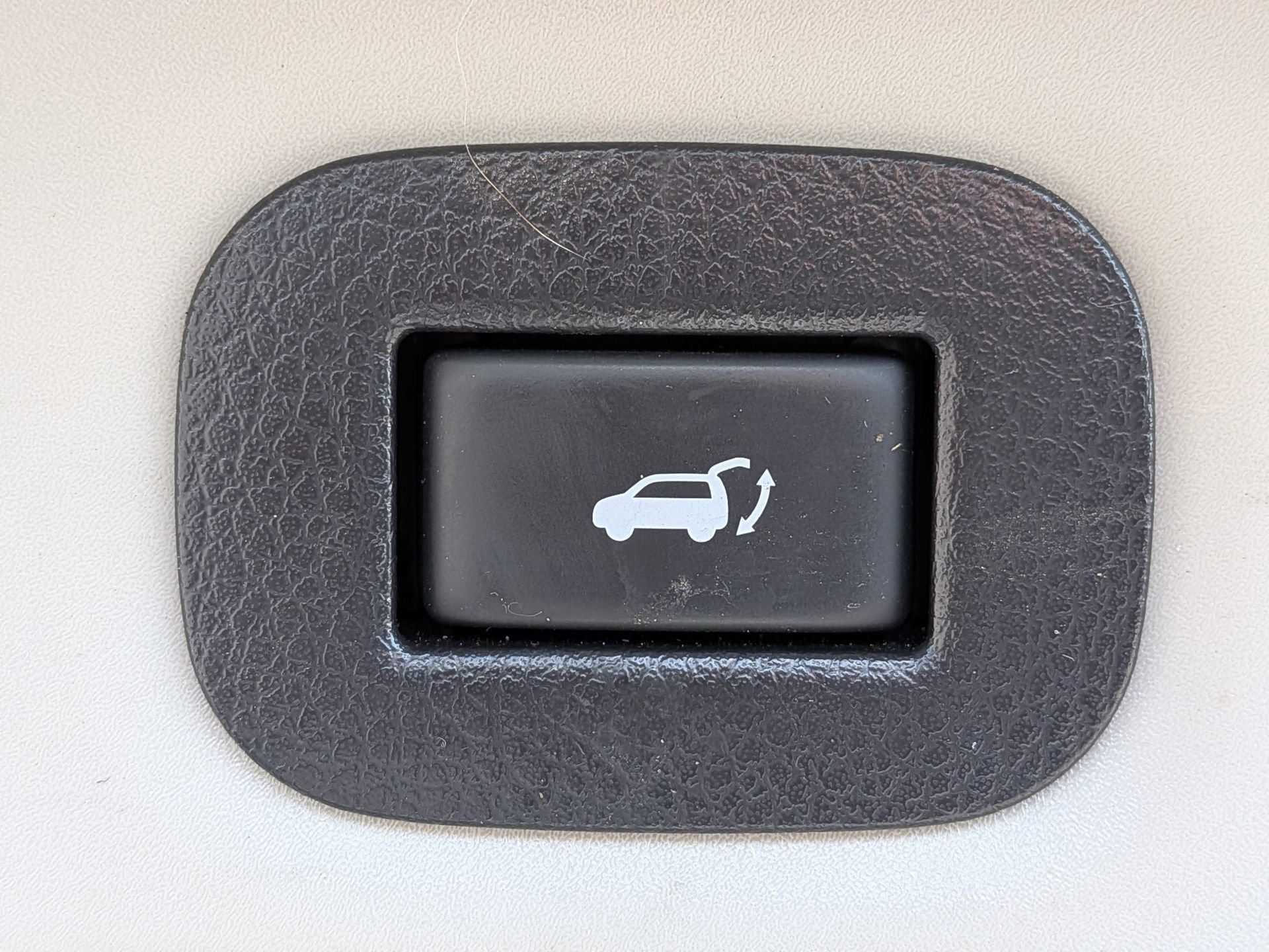 Used 2018 Nissan Rogue SV image 17