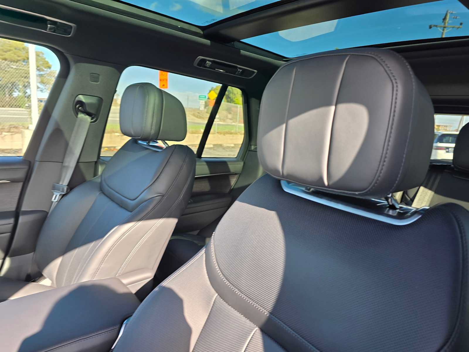 New 2025 Land Rover Range Rover SE AWD/4WD image 25