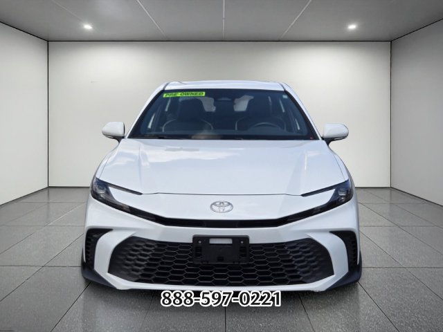 Used 2025 Toyota Camry SE FWD image 8