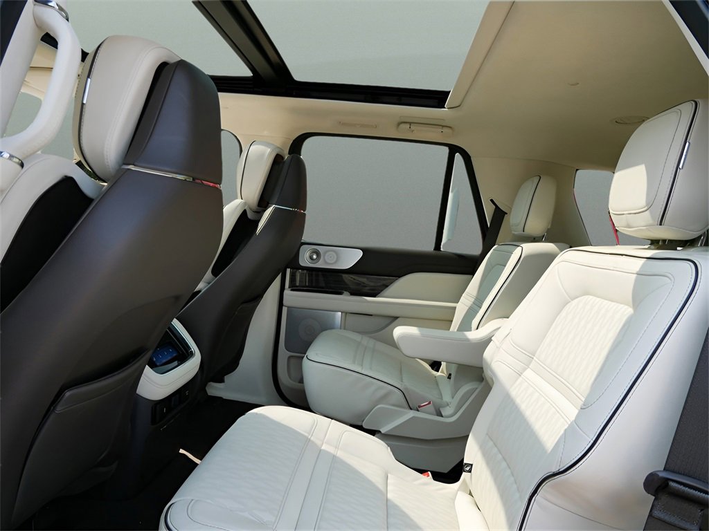 Used 2024 Lincoln Navigator Black Label image 13