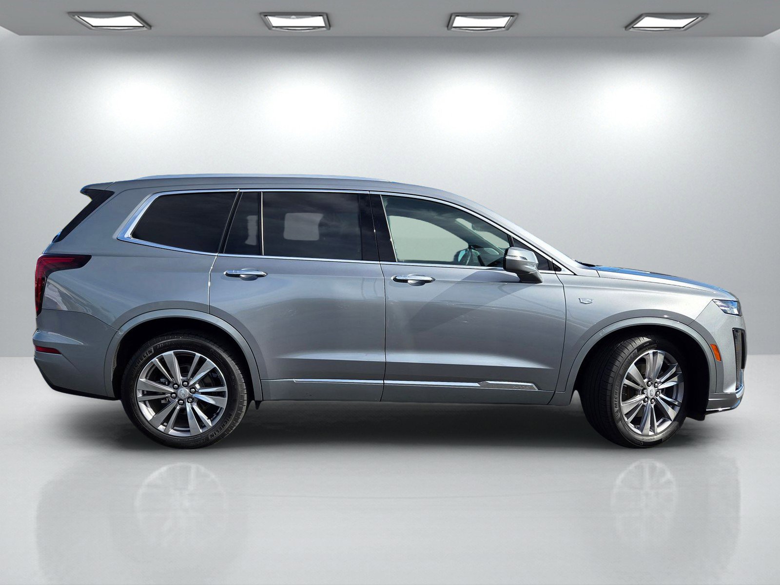 Certified 2025 Cadillac XT6 Premium Luxury image 3