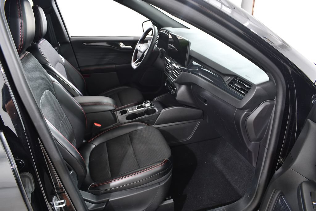Used 2024 Ford Escape ST-Line w/ Tech Pack #1 AWD/4WD image 10