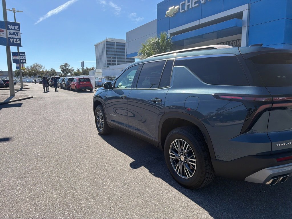Used 2025 Chevrolet Traverse LT w/ Enhanced Driving Package image 9