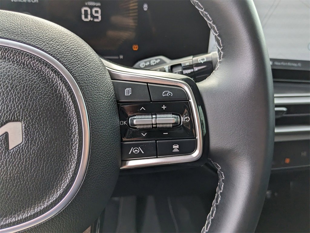 Certified 2025 Kia Sorento S w/ Panoramic Sunroof Package image 33