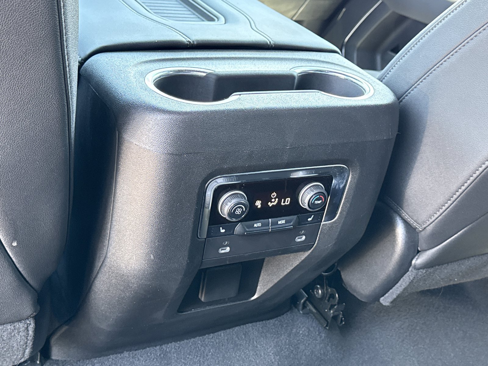 Used 2023 Chevrolet Tahoe LT w/ Luxury Package RWD image 13