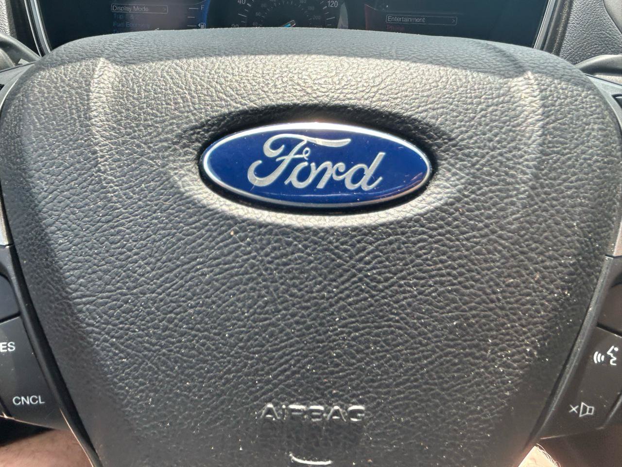 Used 2017 Ford Fusion SE w/ Fusion SE Technology Package FWD image 20