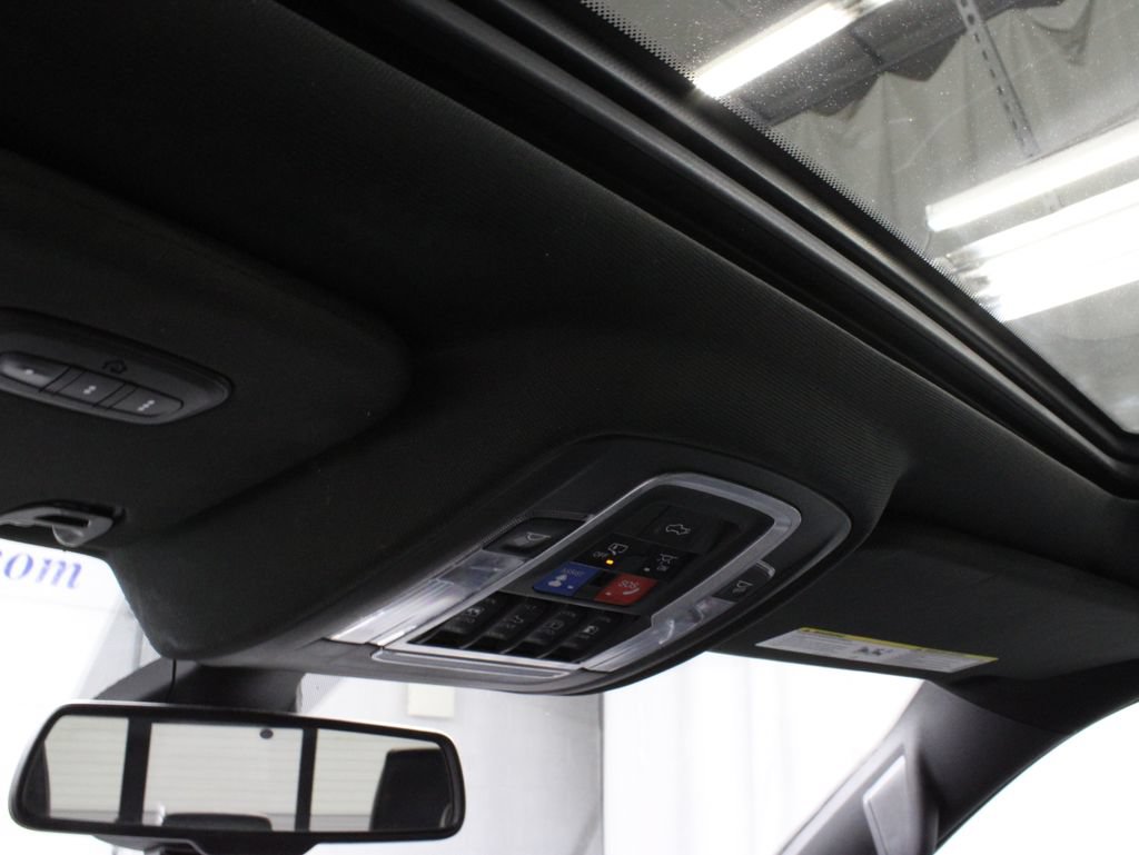Used 2019 RAM 1500 Laramie AWD/4WD image 27