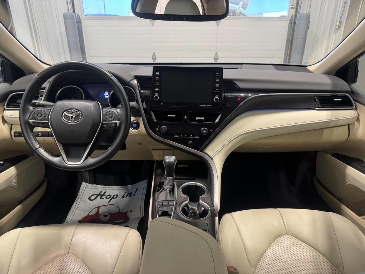 Used 2022 Toyota Camry XLE image 24