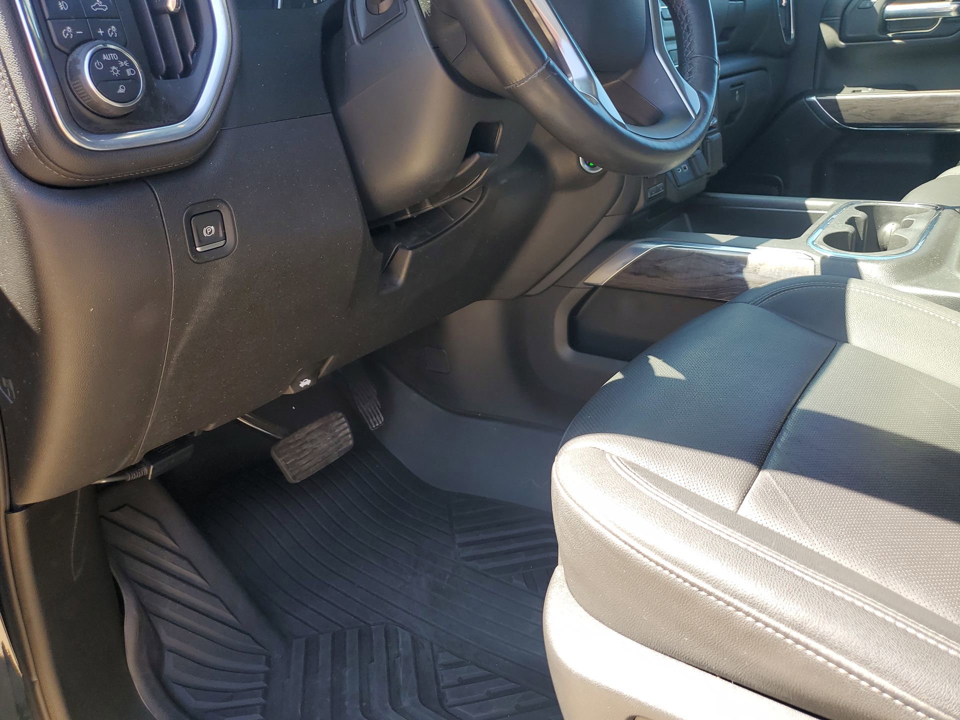 Used 2022 Chevrolet Silverado 1500 LTZ AWD/4WD image 25