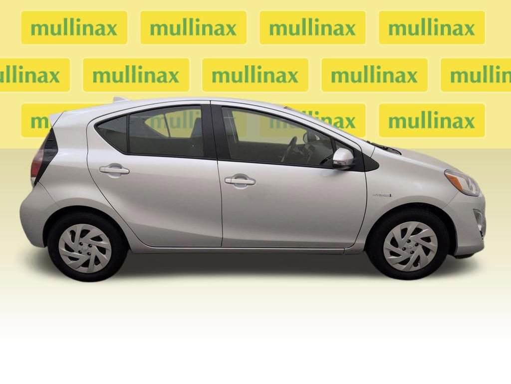 Used 2016 Toyota Prius C Three image 2