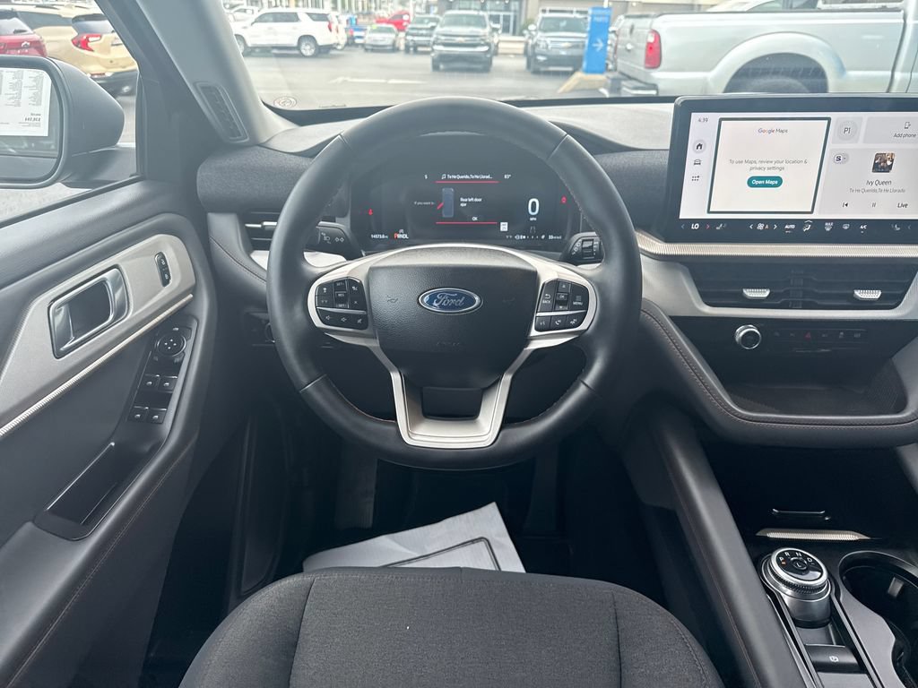 Used 2025 Ford Explorer Active AWD/4WD image 16