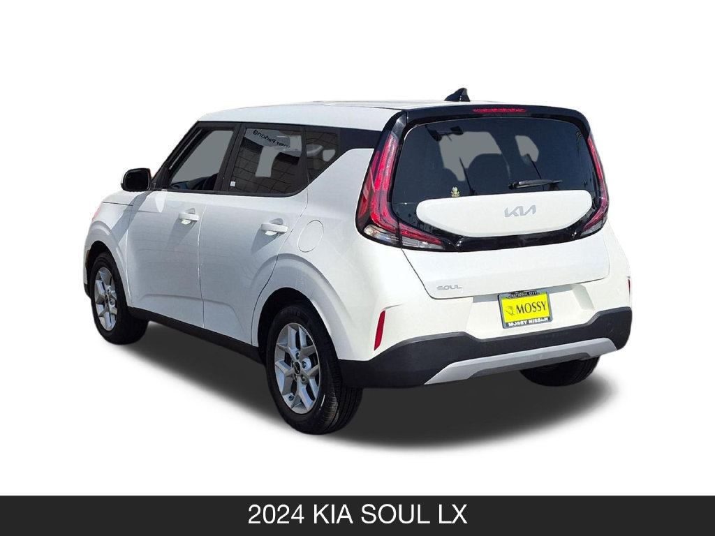 Used 2024 Kia Soul LX w/ LX Technology Package FWD image 7