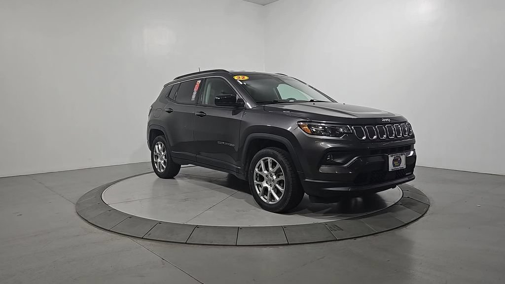 Used 2022 Jeep Compass Latitude w/ Mopar Graphics Package AWD/4WD image 8