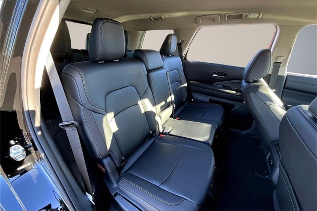 New 2025 Nissan Pathfinder SL image 10