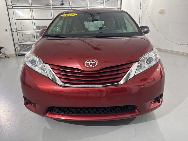 Used 2015 Toyota Sienna LE FWD image 2